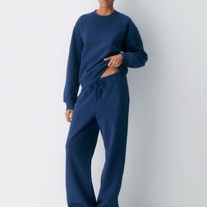 Aritizia brand new Cozy Sweat-fleece Boyfriend Wide Sweat pant in Byron Blue